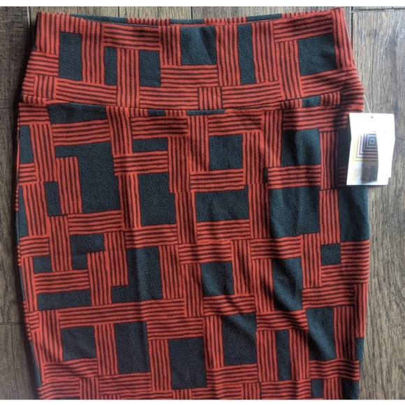 Brand New LulaRoe "Cassie" Medium Women's Skirt - Red & Black Blocks NWT! - Picture 2 of 5